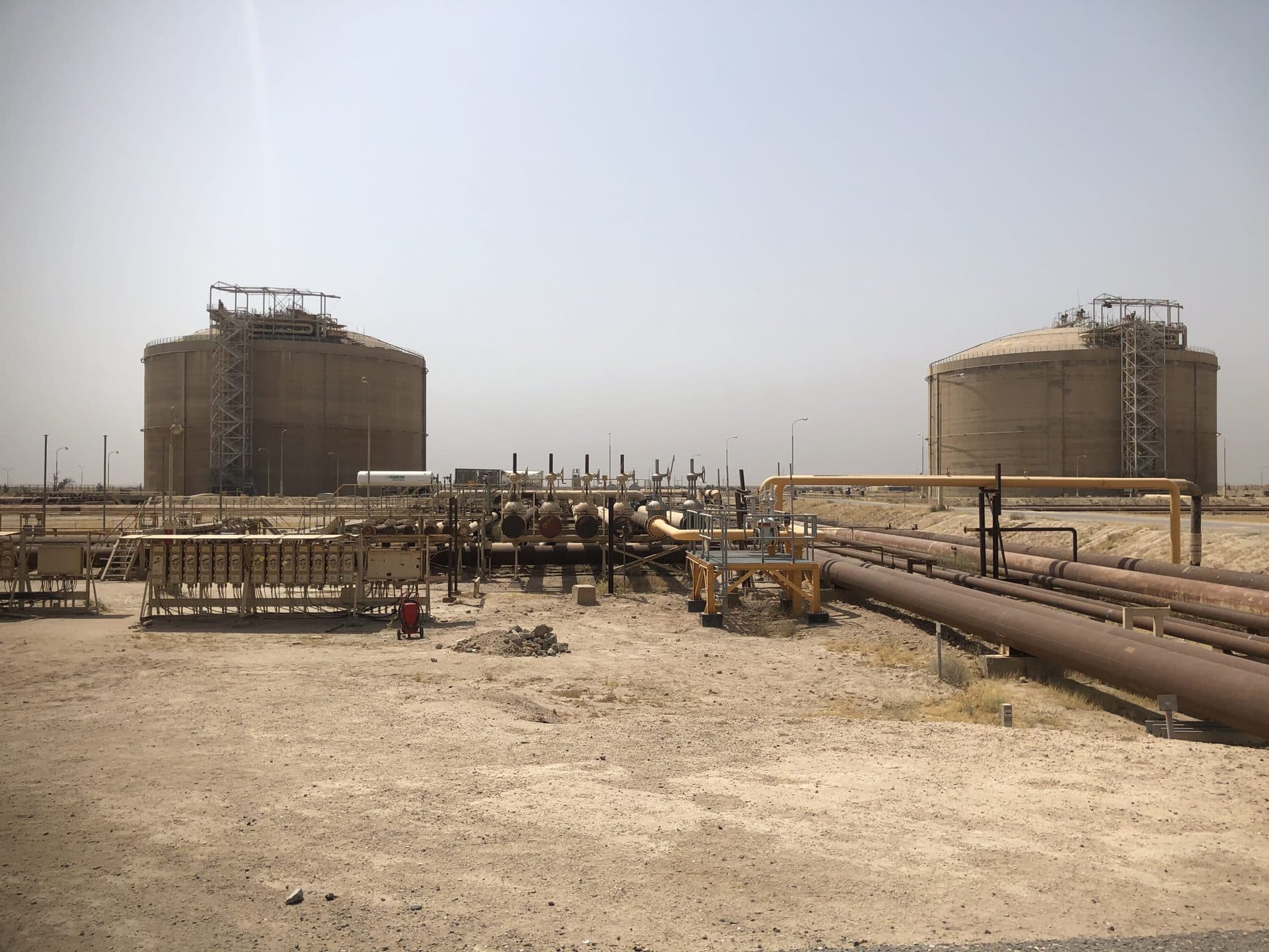 Storage tanks and pipeline manifold